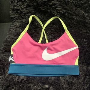 Nike Icon Clash Dri-Fit sports bra